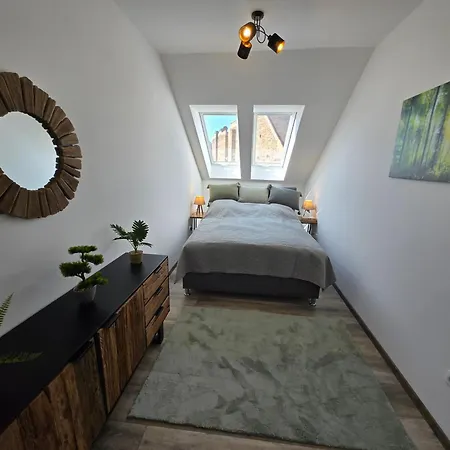 Rottenbiller Gardens 2 *